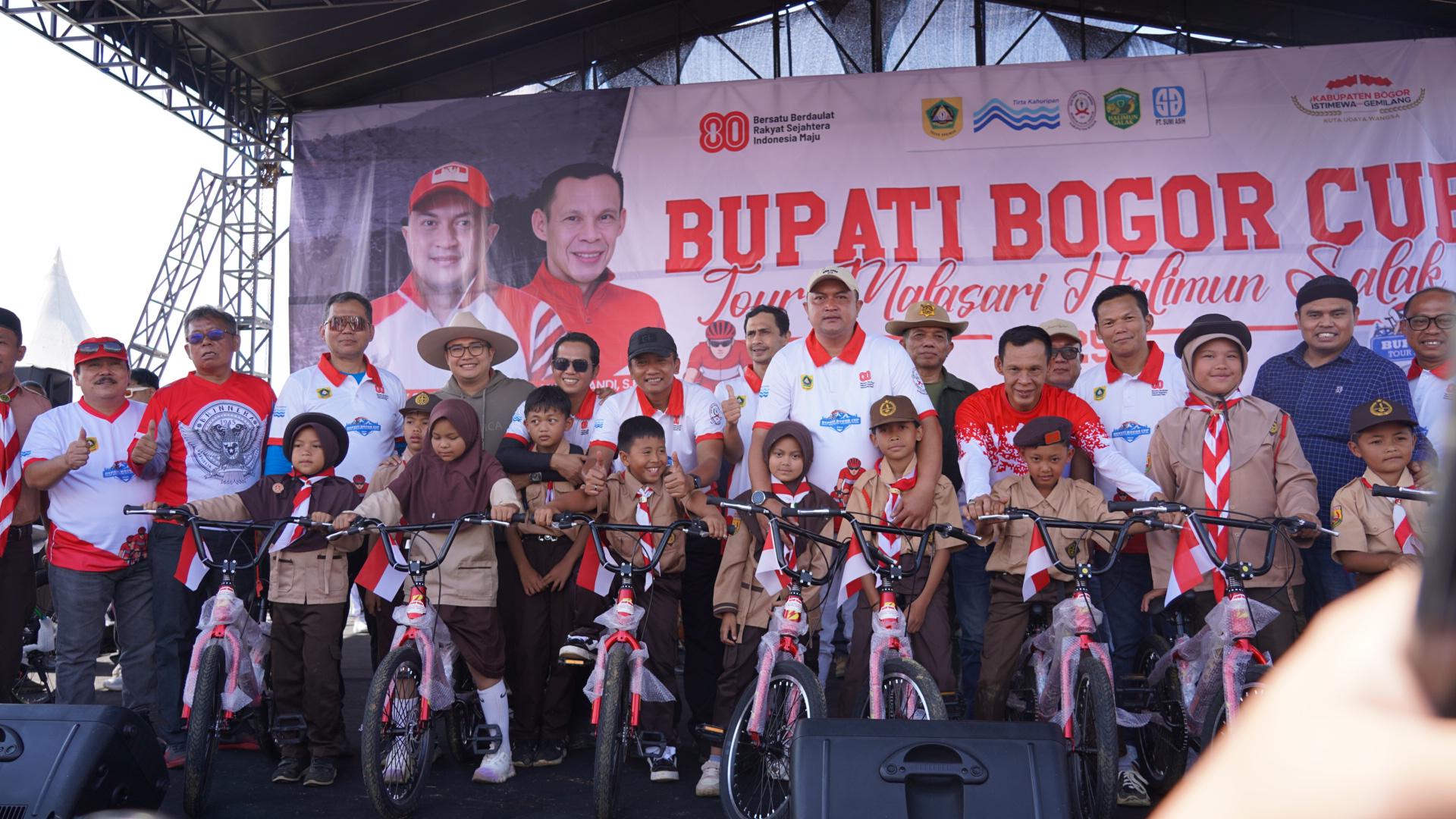 Melalui Fun Bike, Bupati Bogor Serahkan 442 Sepeda untuk Anak-Anak Desa Malasari